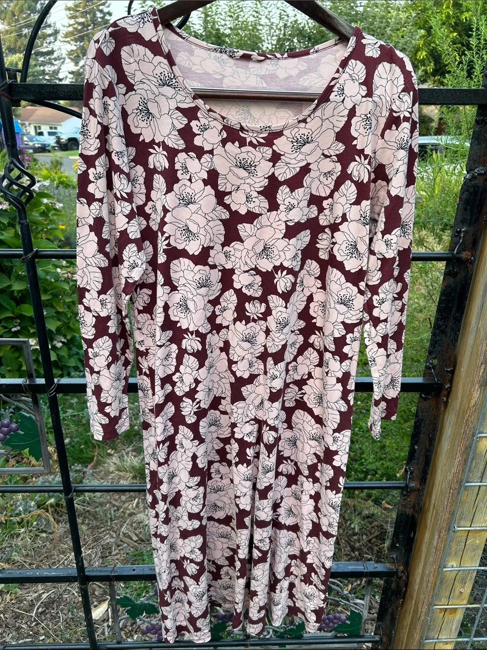 Land’s End burgundy and pink long sleeve nightgown size M